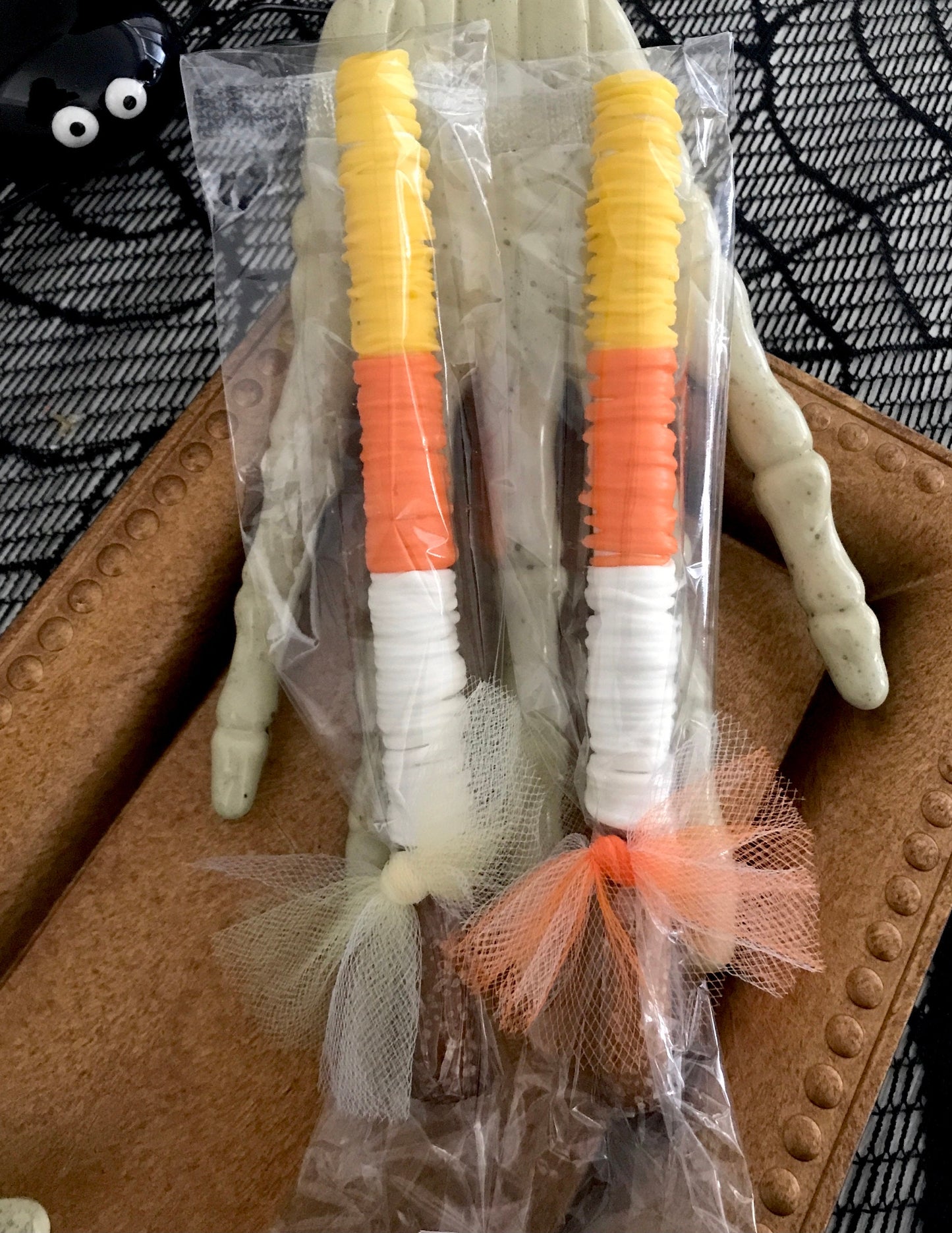 Halloween Pretzel Rods - Candy Corn & Mummy Pretzel Treats