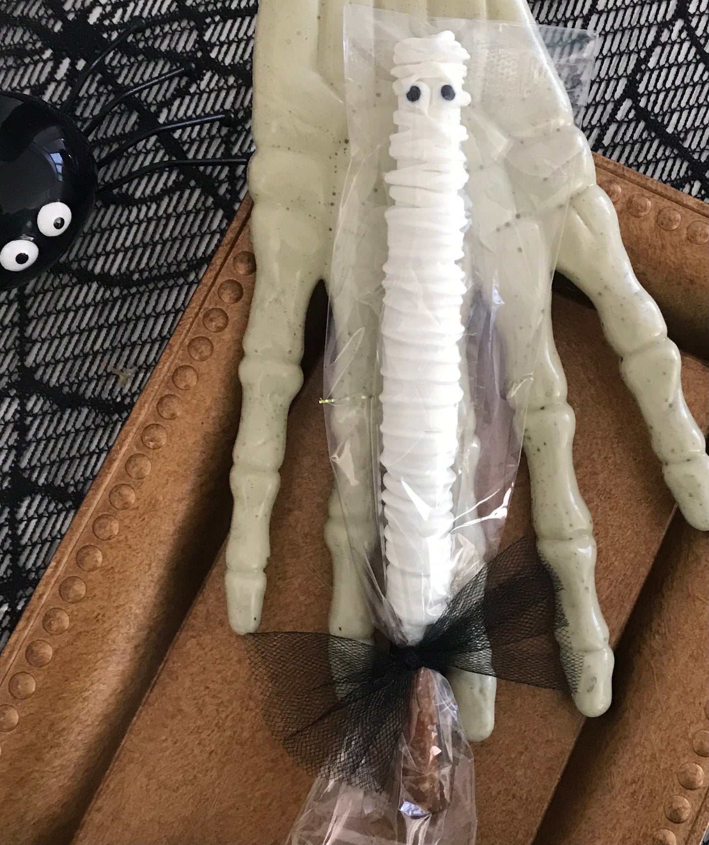 Halloween Pretzel Rods - Candy Corn & Mummy Pretzel Treats