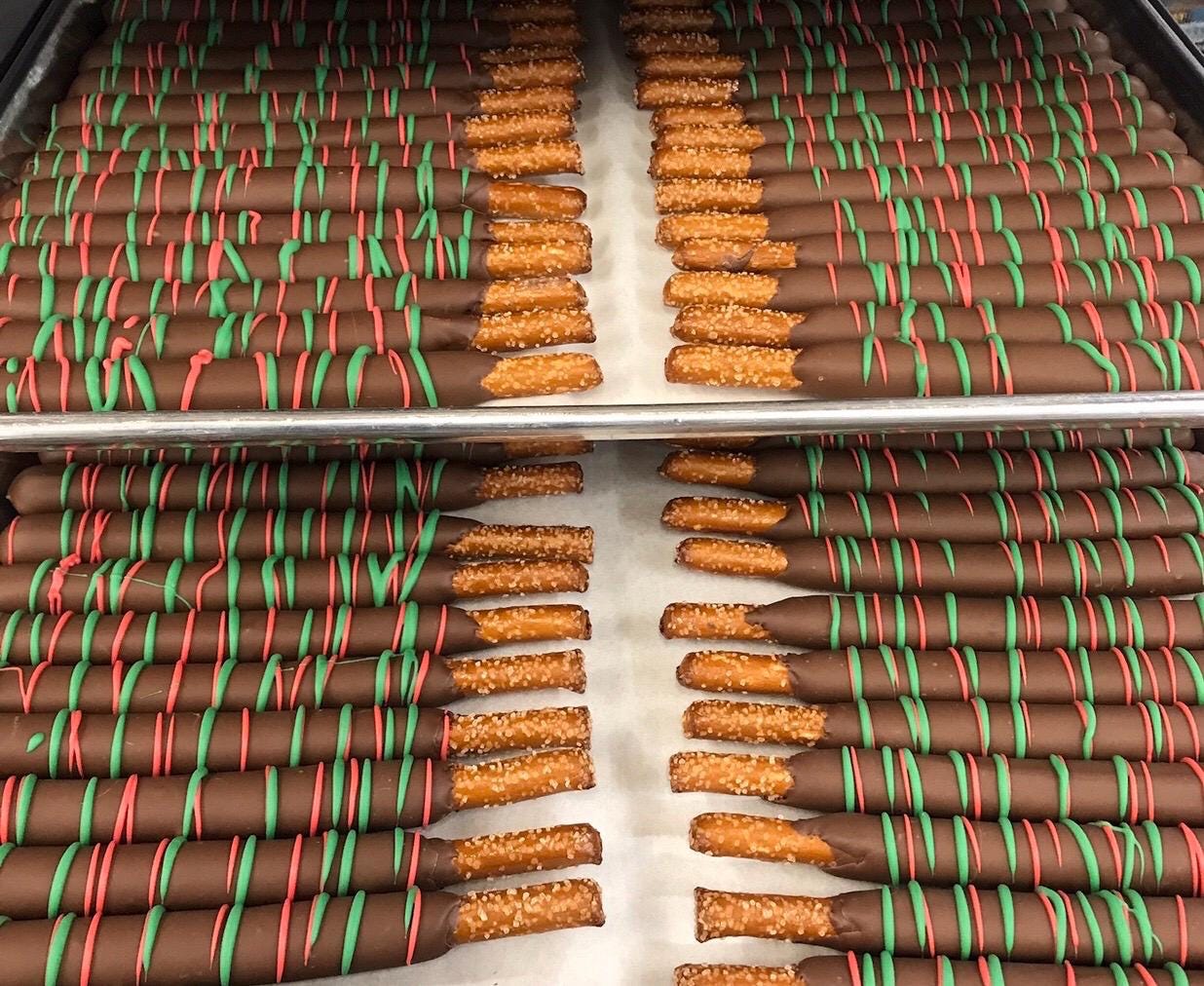 Christmas Chocolate Covered Pretzel Rods