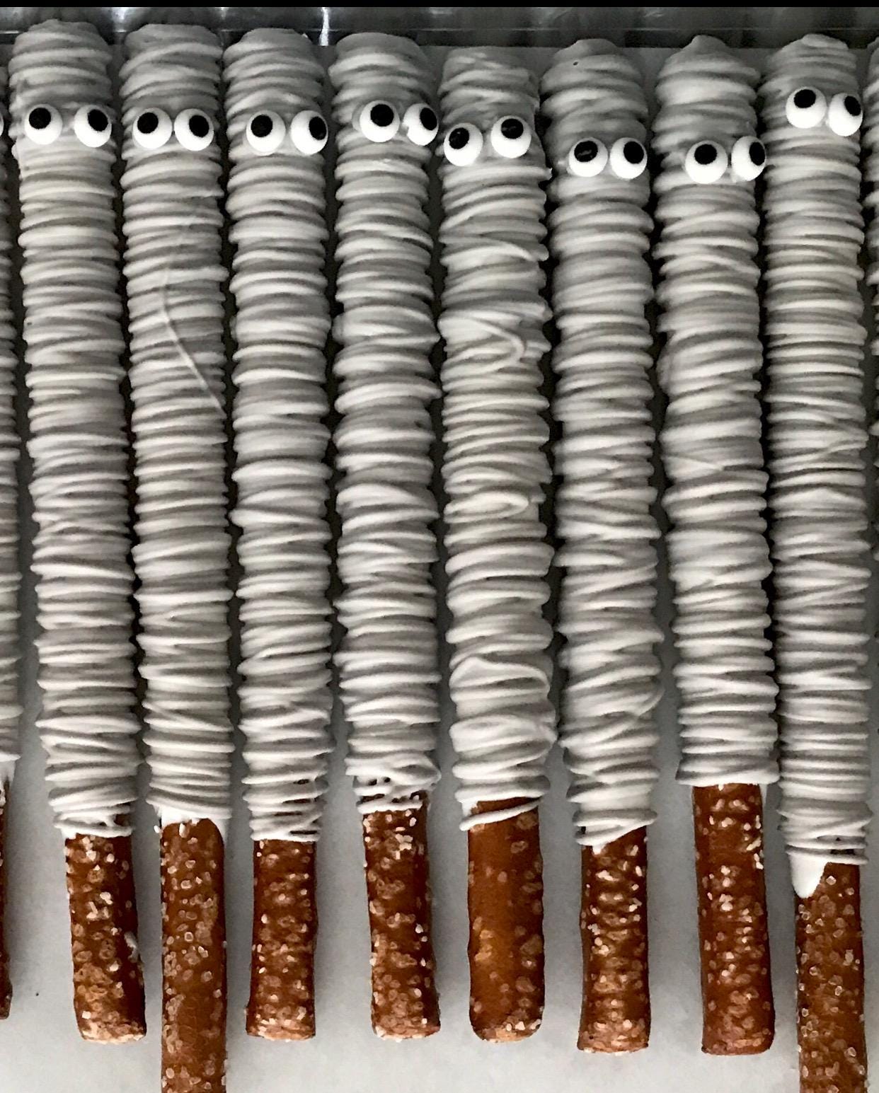 Halloween Pretzel Rods - Candy Corn & Mummy Pretzel Treats