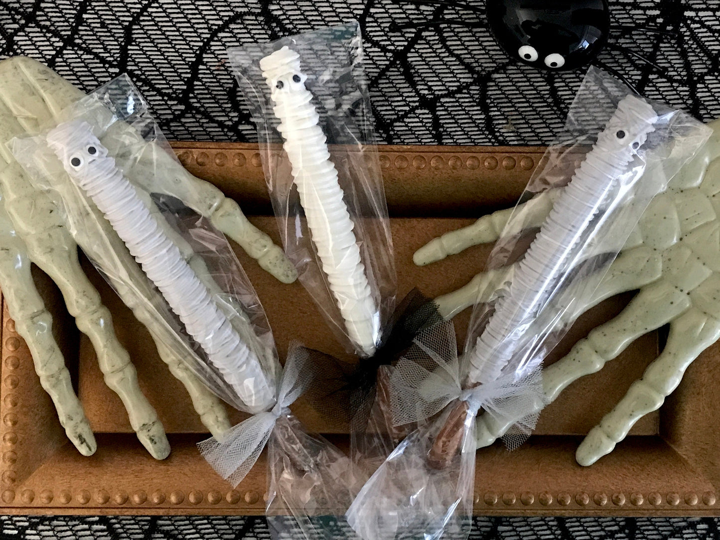 Halloween Pretzel Rods - Candy Corn & Mummy Pretzel Treats