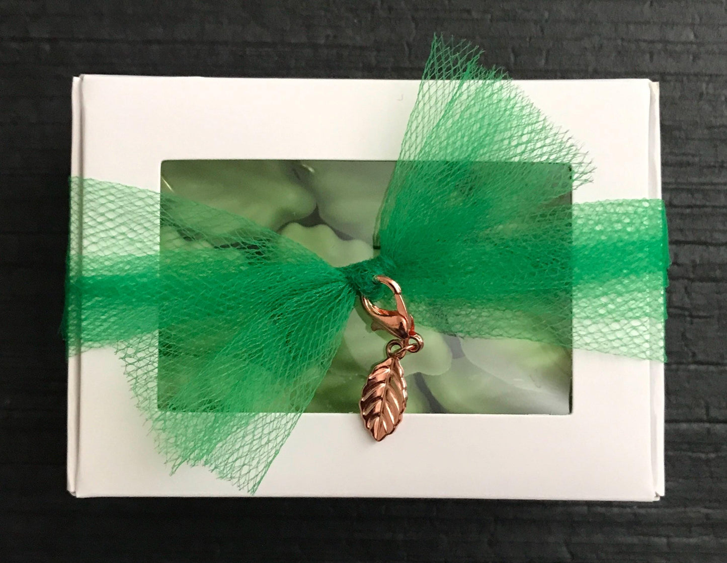 Chocolate Mint Leaves 24 Pack - Dessert Toppers & Garnish