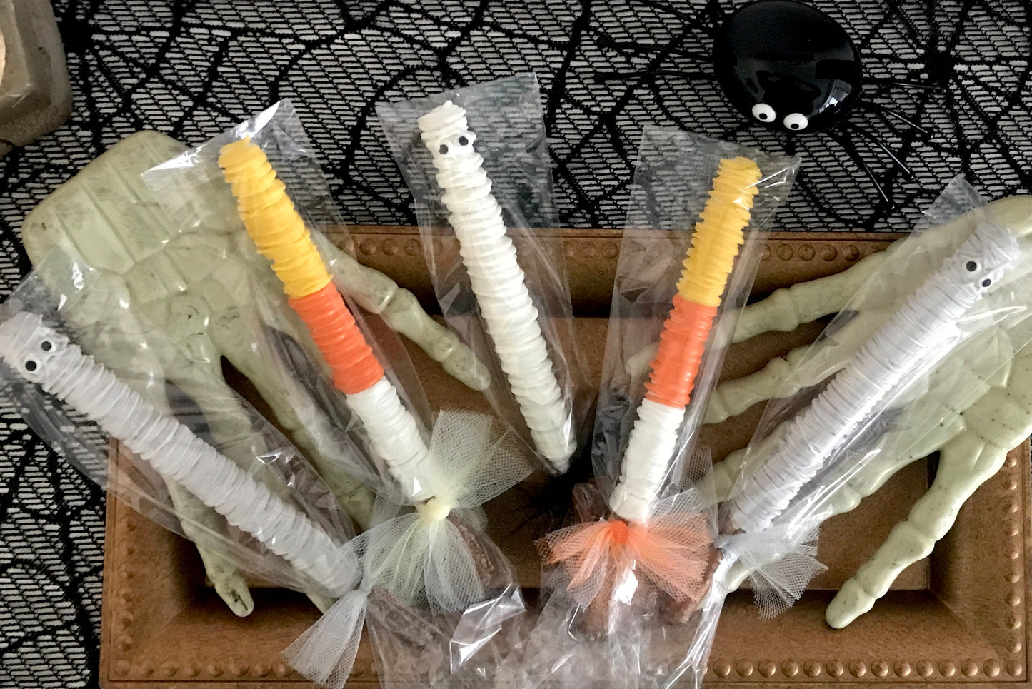 Halloween Pretzel Rods - Candy Corn & Mummy Pretzel Treats